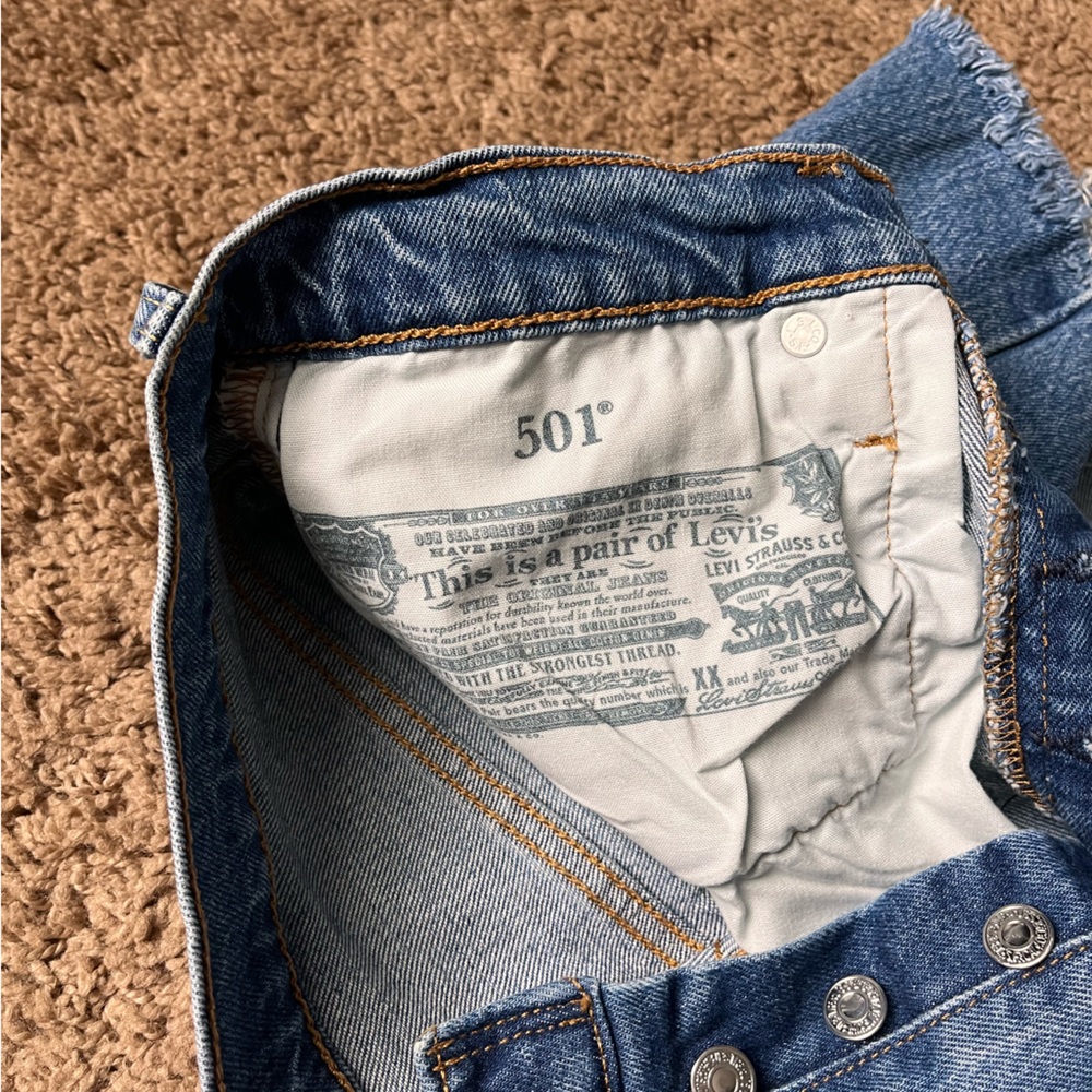 Levi’s 501 Shorts - Picture 6 of 9